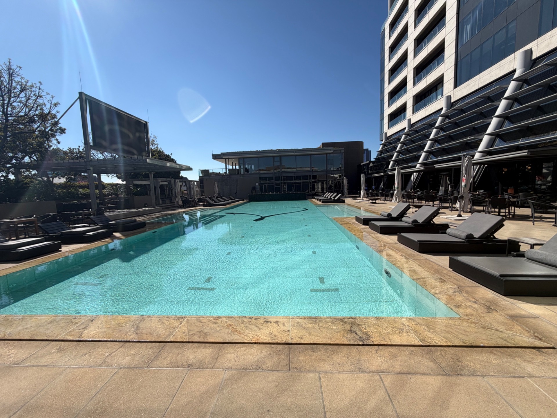 1 Bed Luxury Apartment To Rent in Sandton