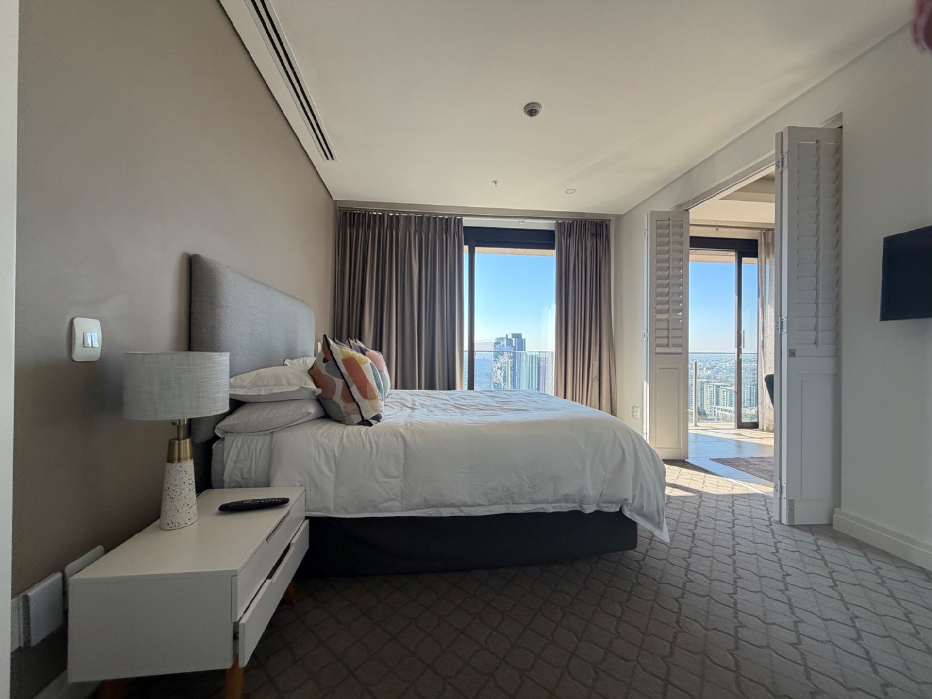 1 Bed Luxury Apartment To Rent in Sandton