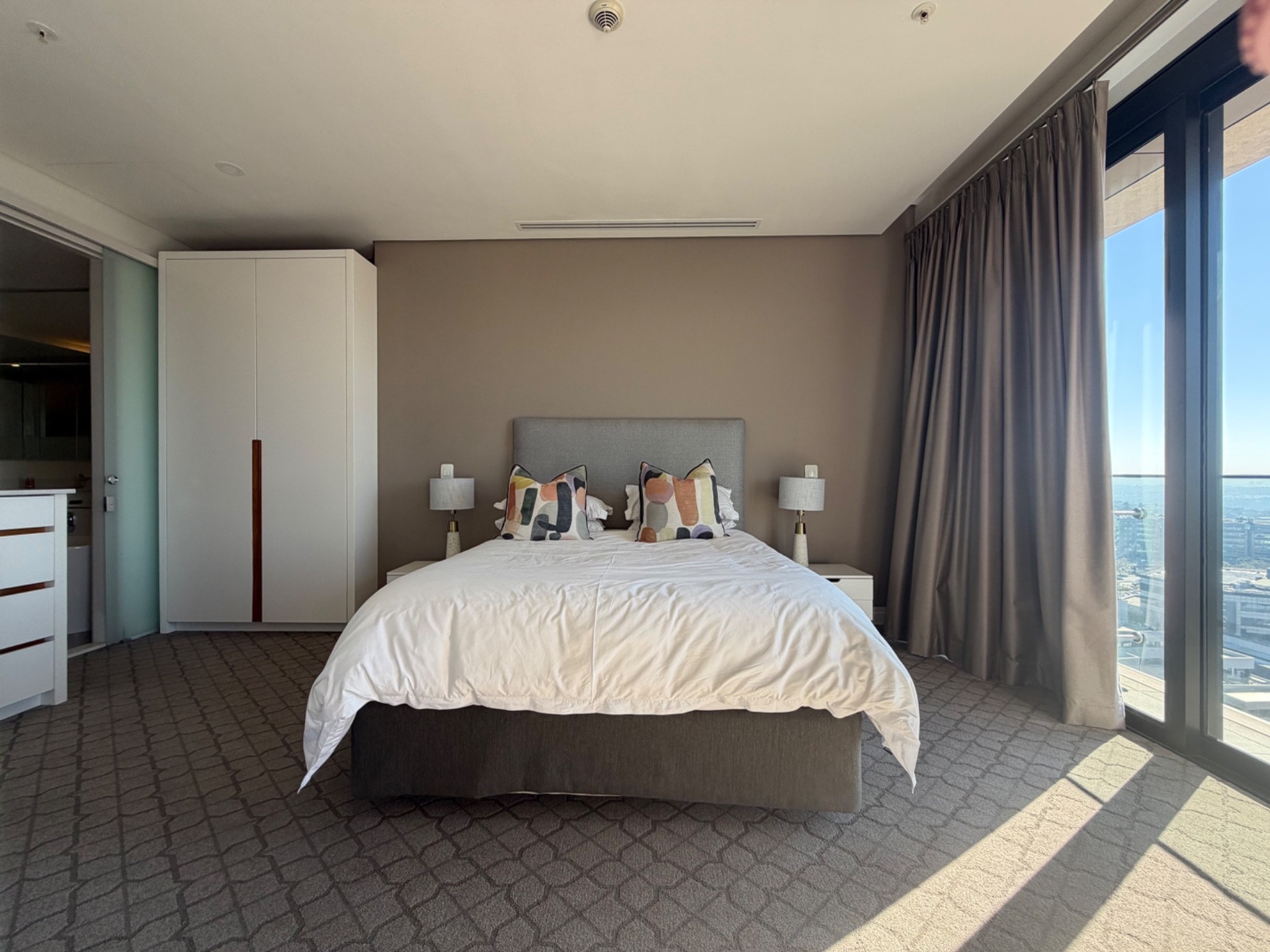 1 Bed Luxury Apartment To Rent in Sandton