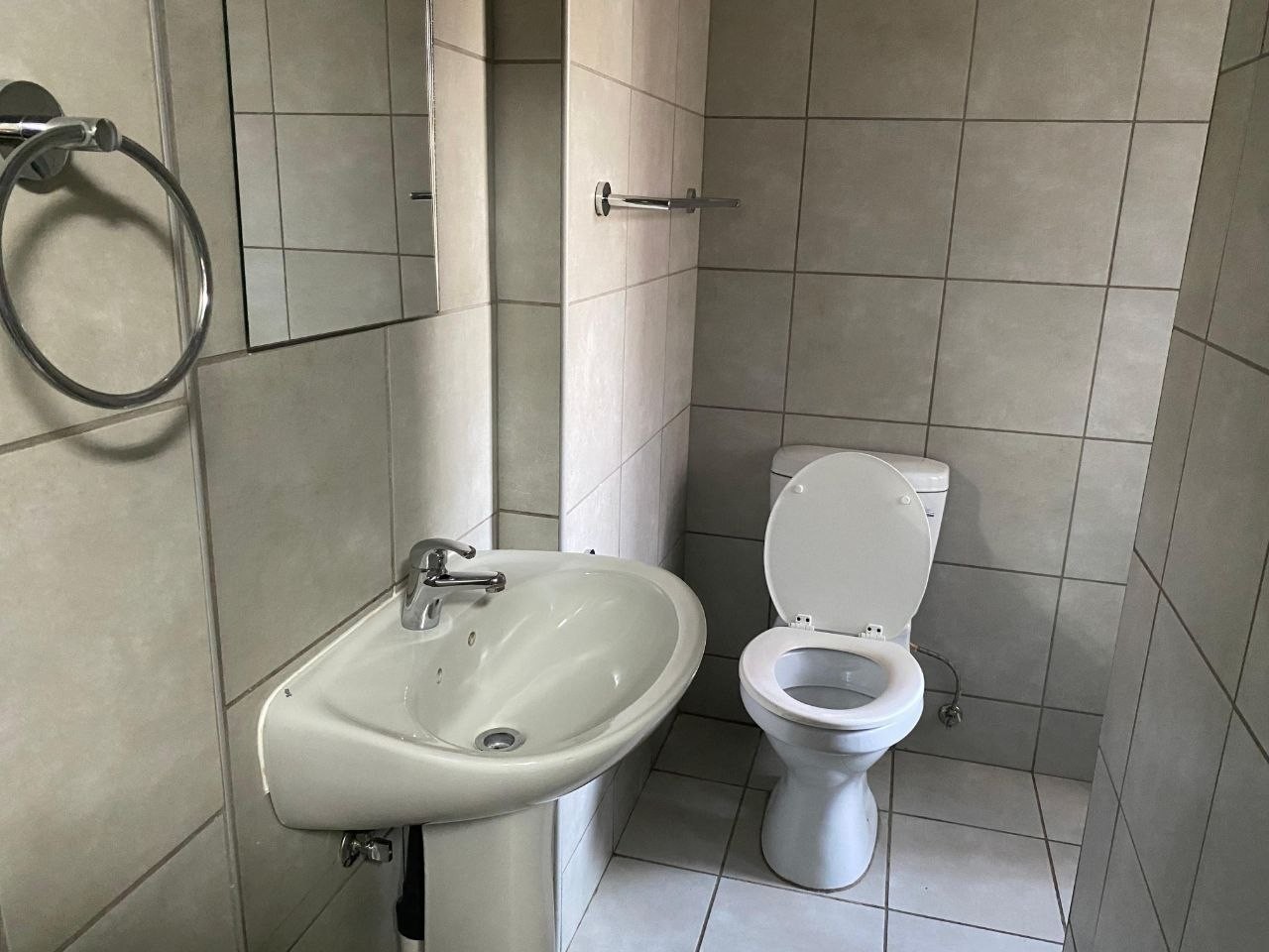 Apartment For Sale in Heuweloord, Centurion