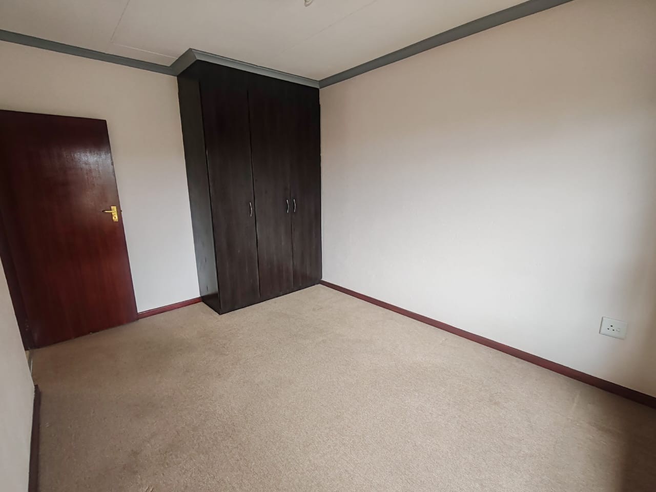 Modern 3-Bedroom Family Home with Private Garden - Available Immediately
