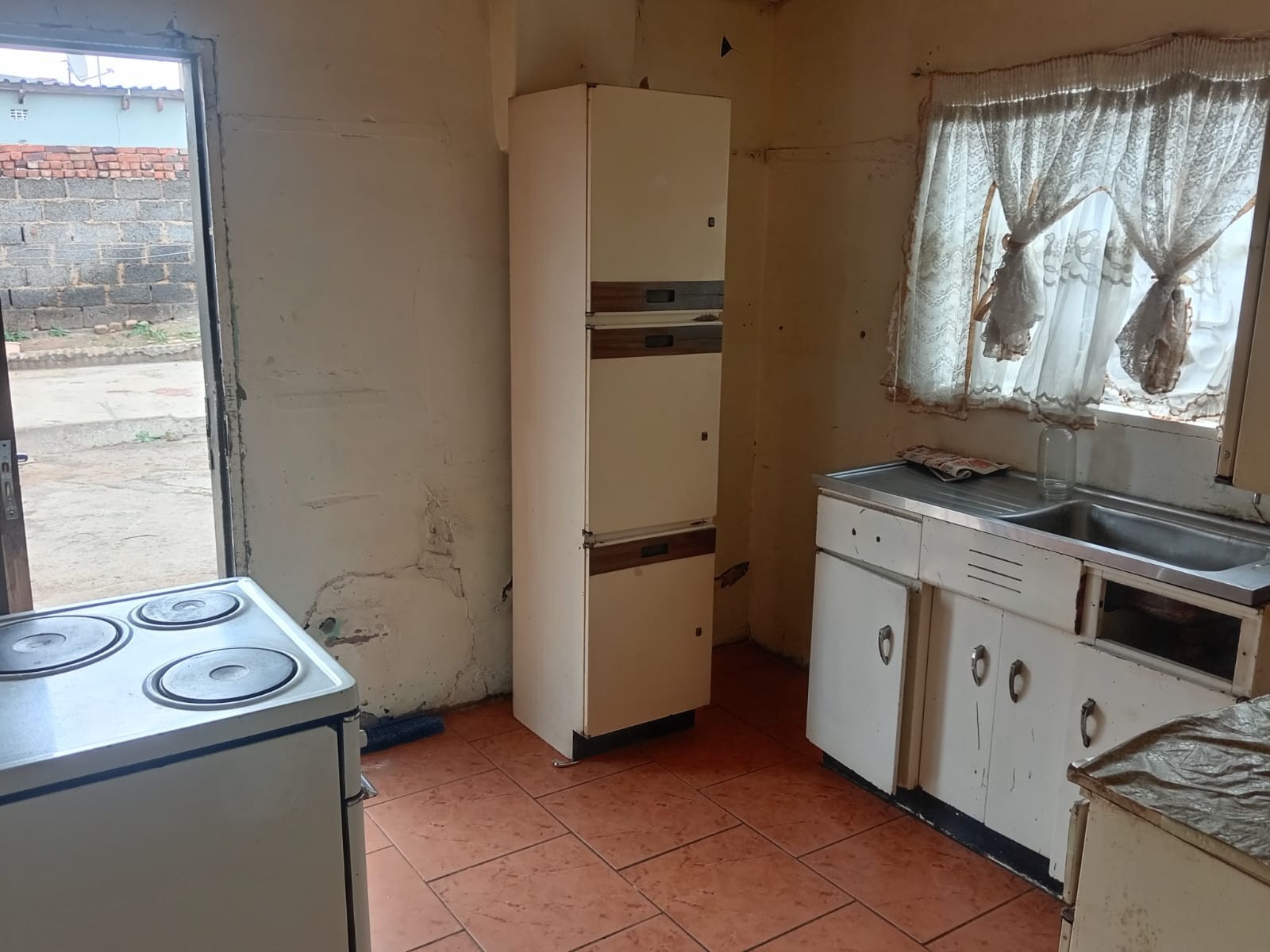2 Bedroom House To Rent in Senaoane, Soweto