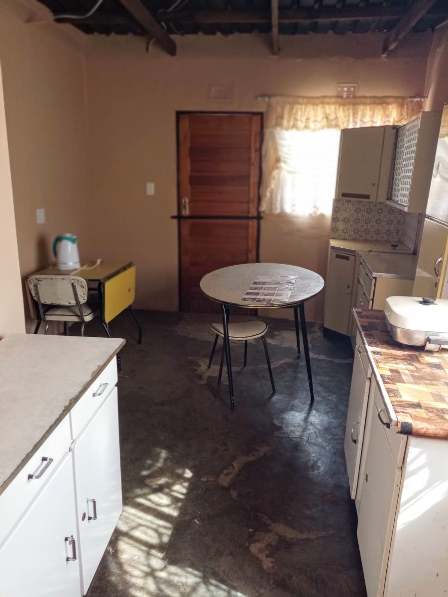 2 Bedroom House To Rent in Thulani, Soweto