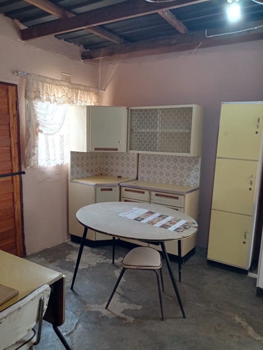 2 Bedroom House To Rent in Thulani, Soweto