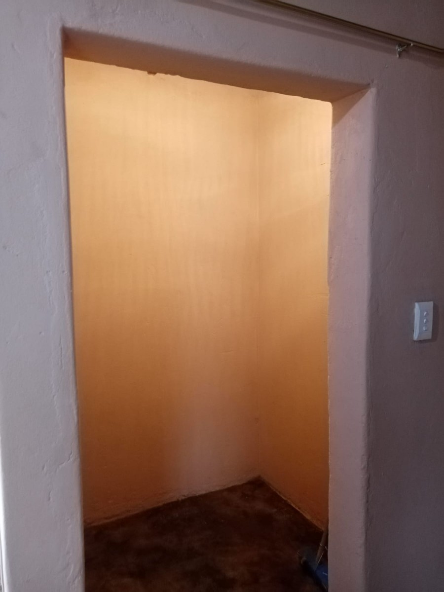 2 Bedroom House To Rent in Thulani, Soweto