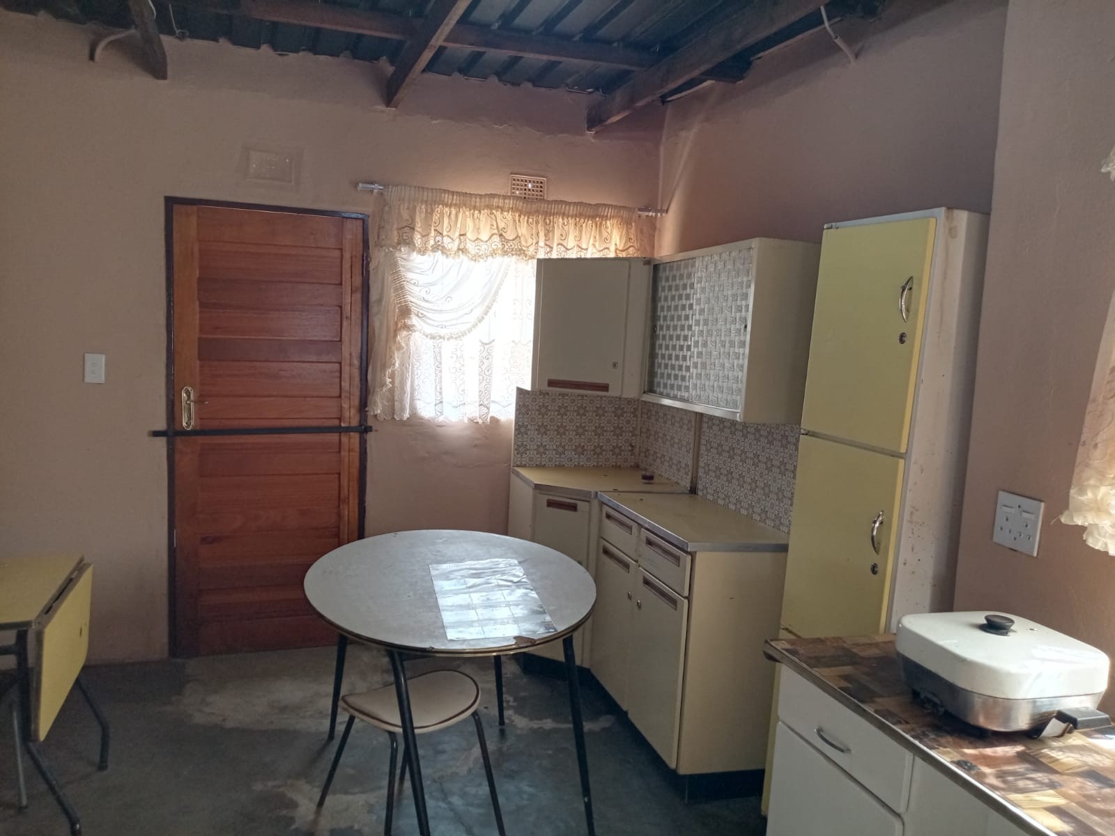 2 Bedroom House To Rent in Thulani, Soweto