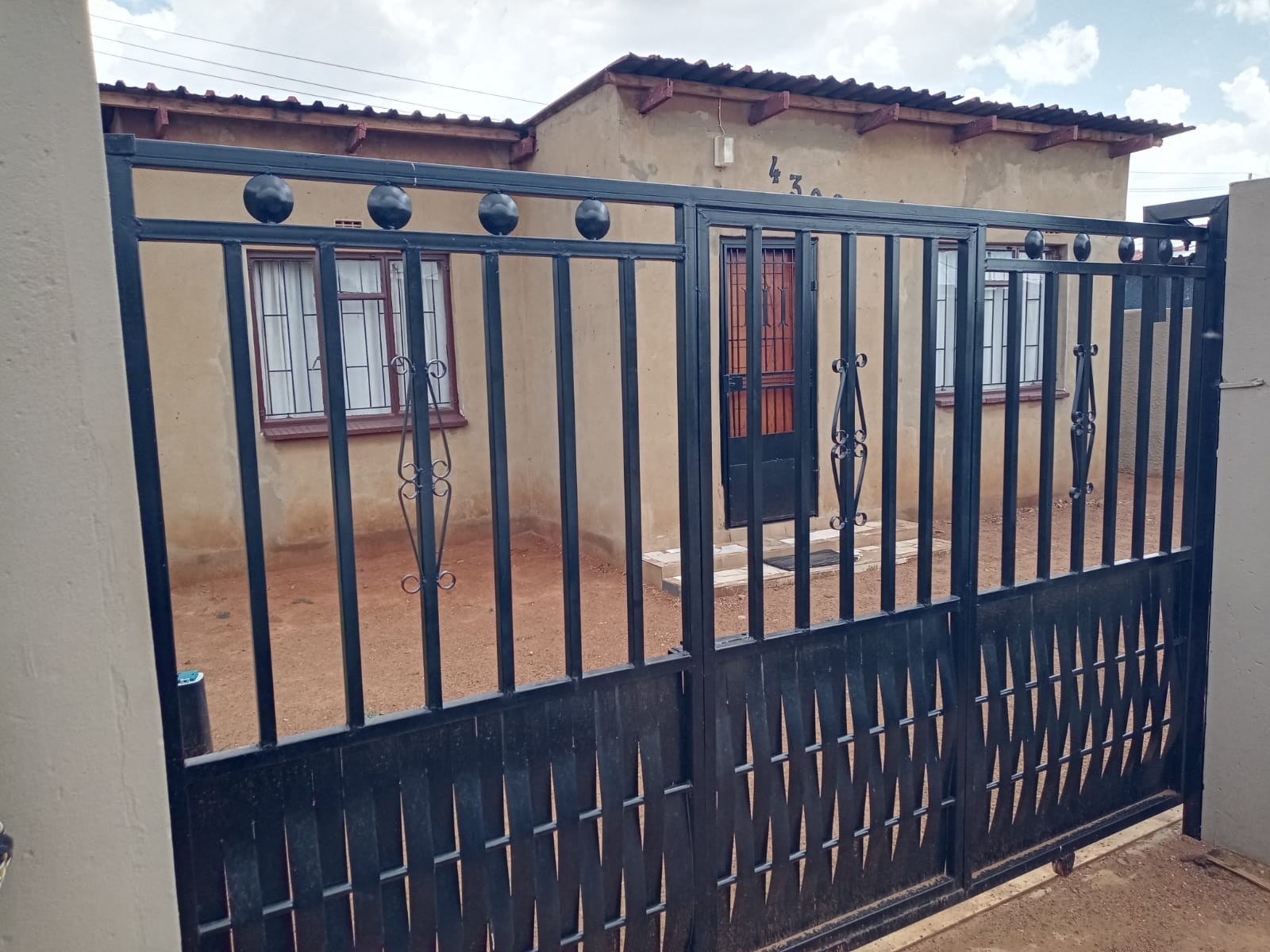 2 Bedroom House To Rent in Thulani, Soweto