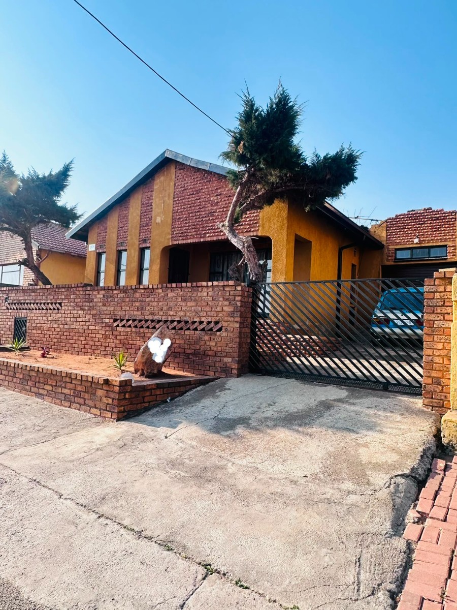 3 Bedroom house to rent In Dube Soweto