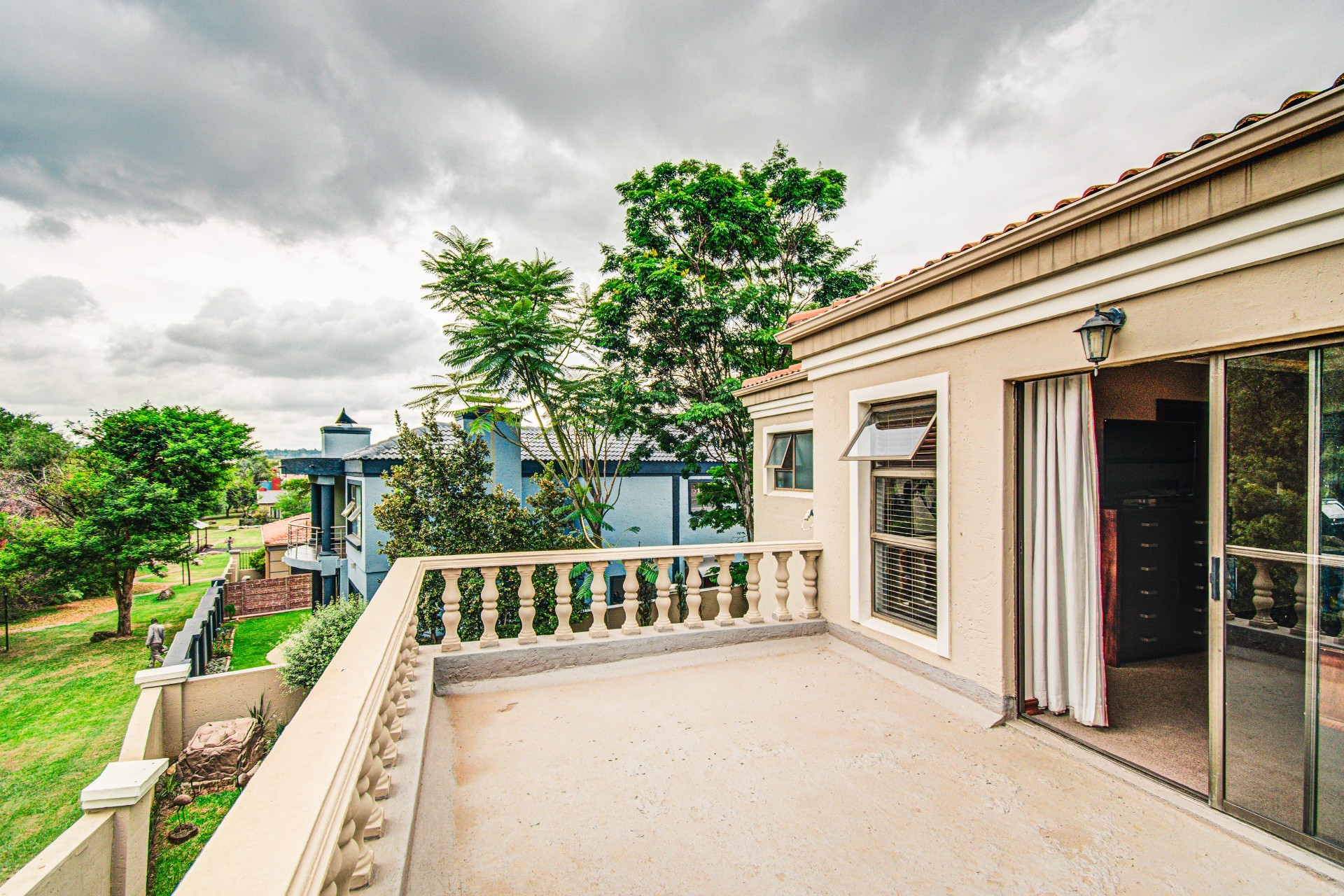 Secure 3 Bedroom 3 Bathroom House overlooking the Green Belt