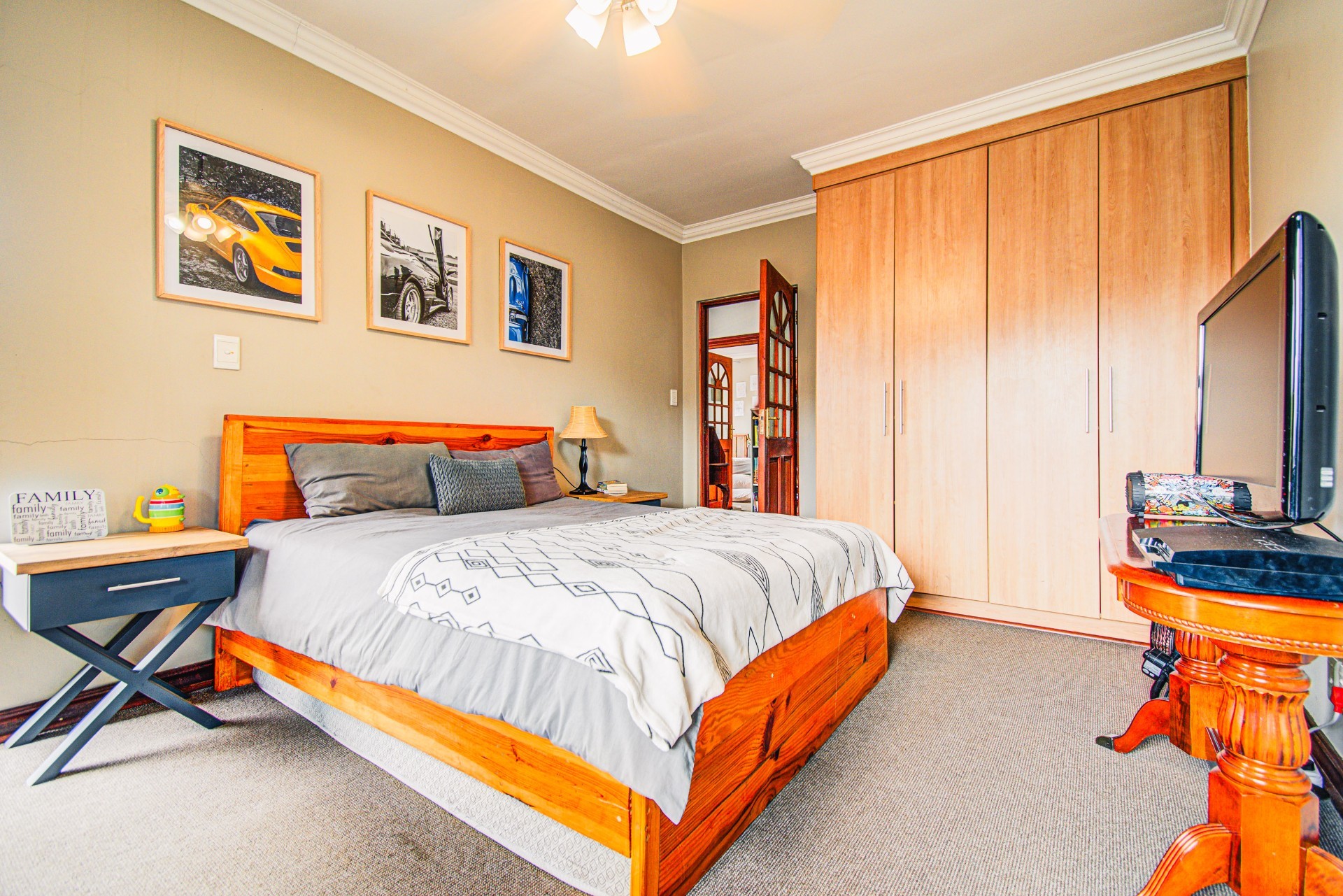 Secure 3 Bedroom 3 Bathroom House overlooking the Green Belt