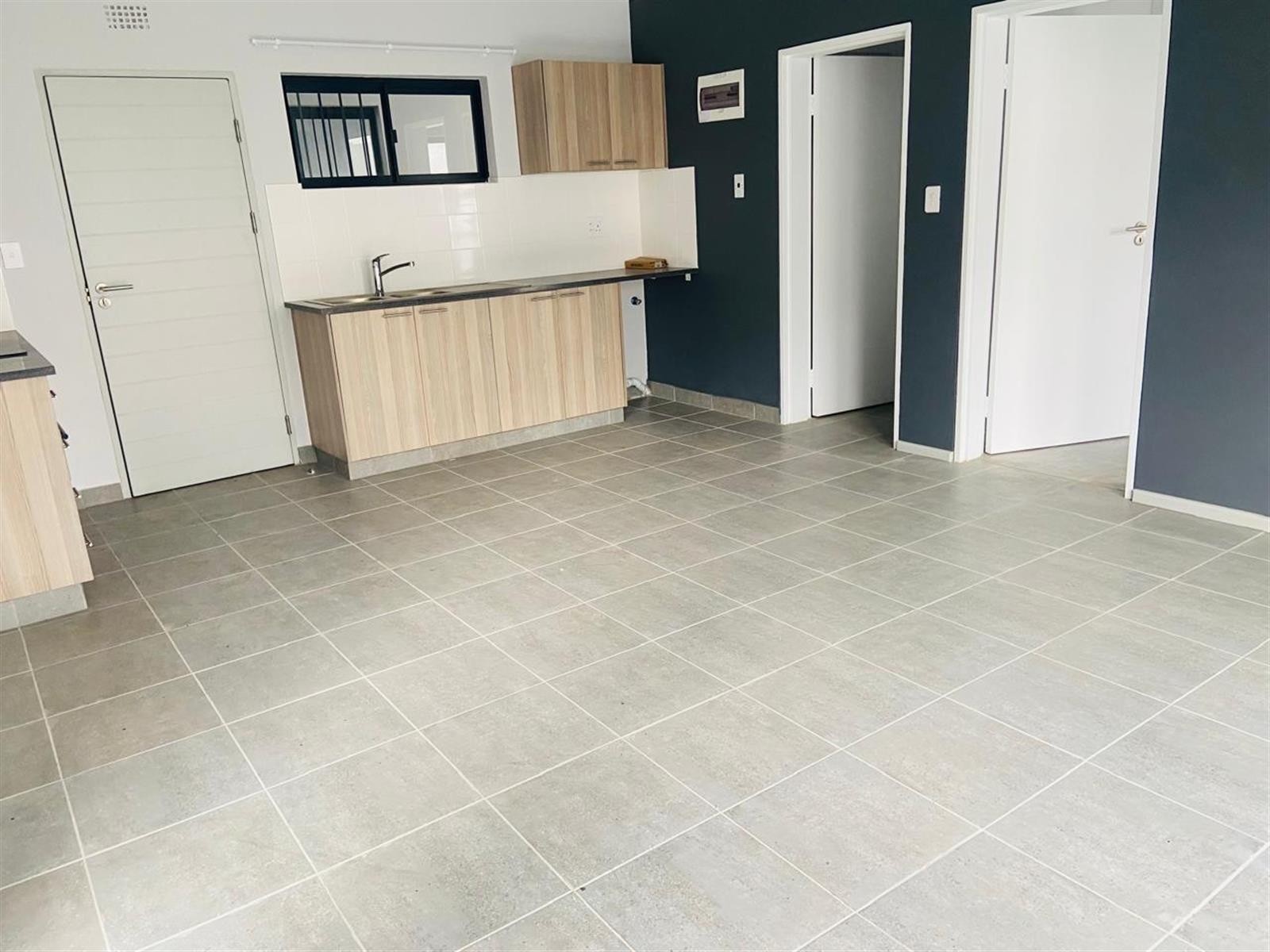 Apartment To Rent in Athlone Park, Amanzimtoti, KwaZulu Natal