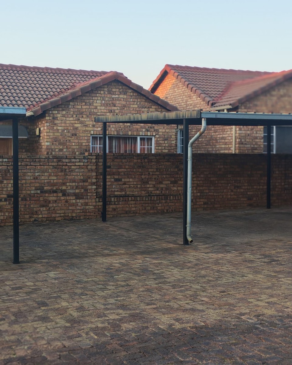 2 Bed,2 Bath Townhouse for rent in Kyalami hills
