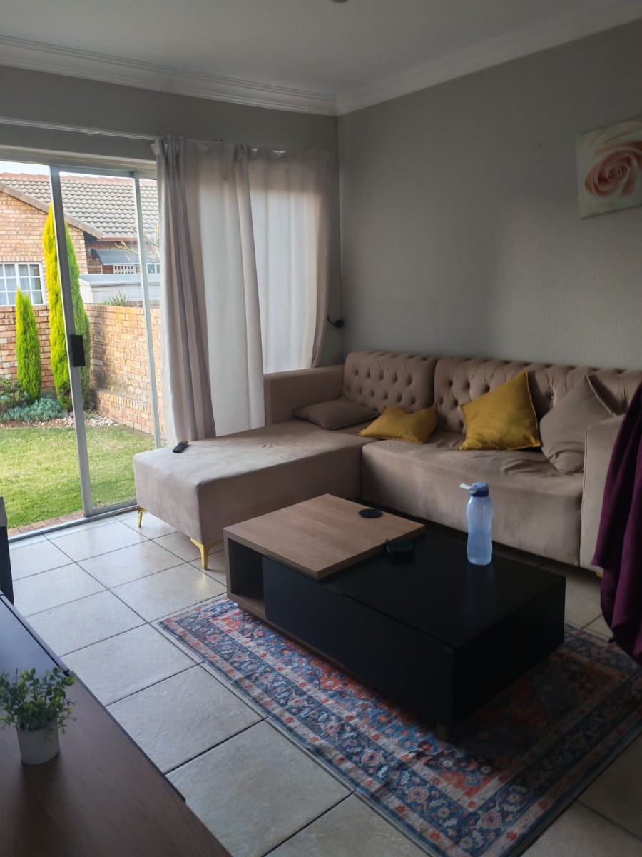 2 Bed,2 Bath Townhouse for rent in Kyalami hills