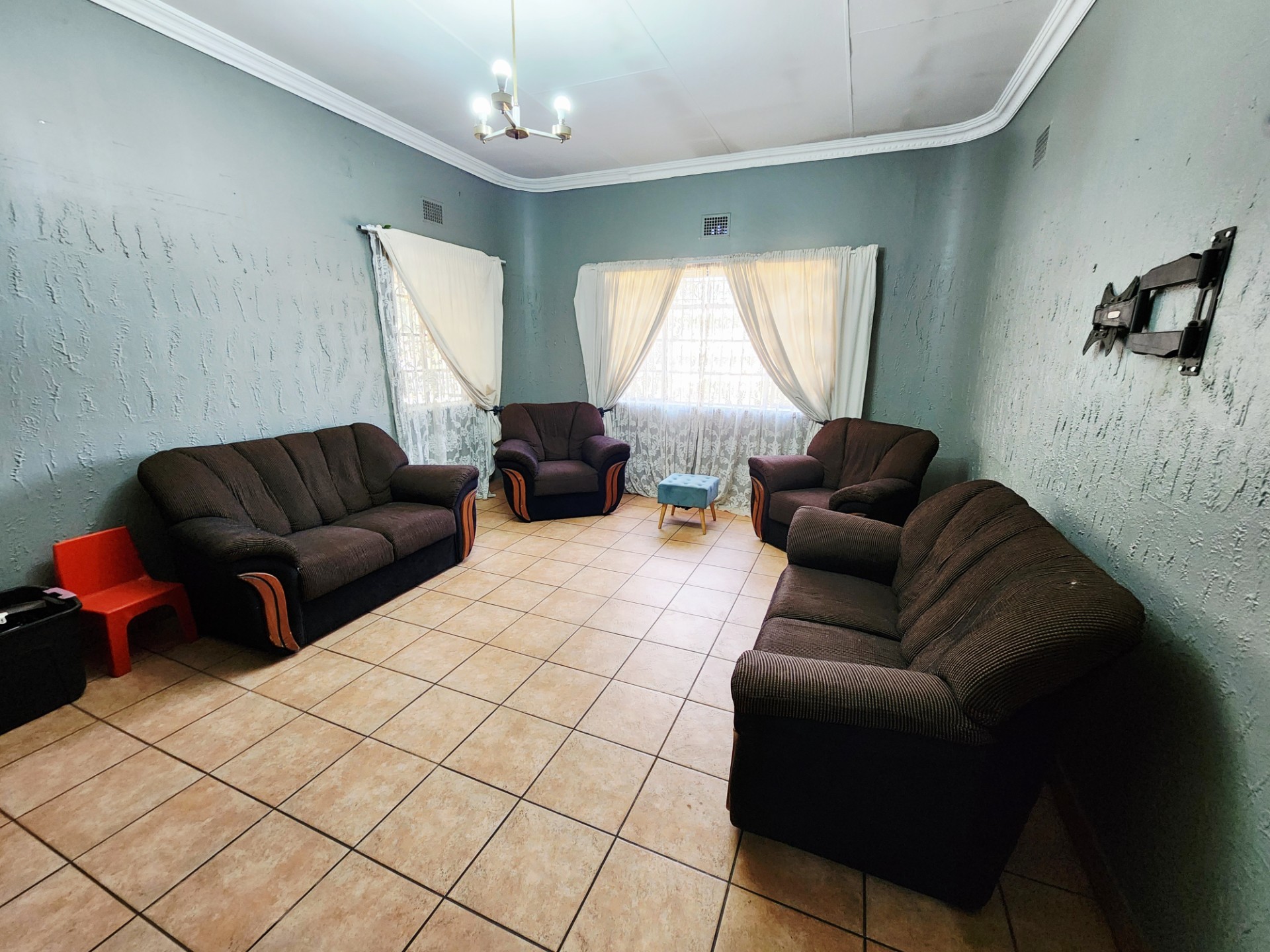 4 Bedroom 2 Bathroom House with 1 Bedroom flat and very nice entertainment area for sale in Valhalla