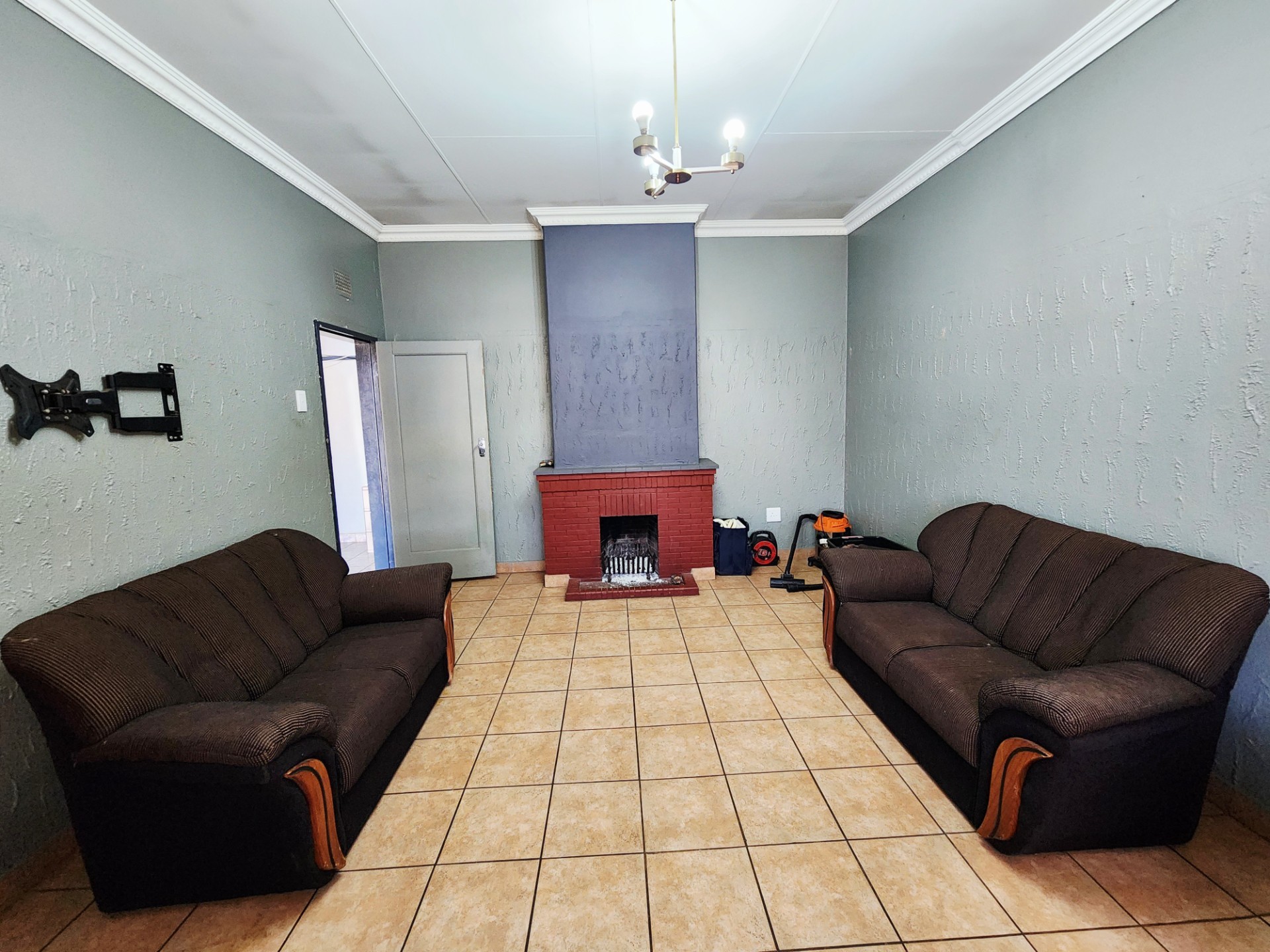 4 Bedroom 2 Bathroom House with 1 Bedroom flat and very nice entertainment area for sale in Valhalla