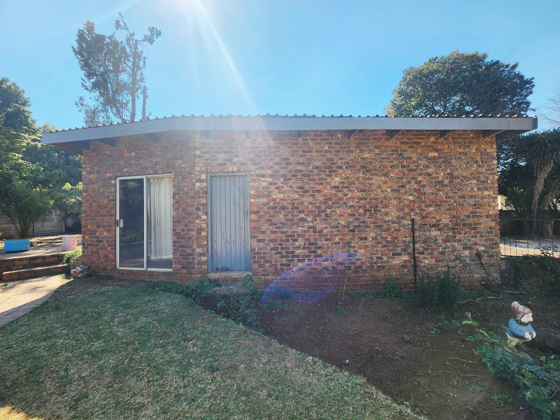 4 bedroom house with pool and large stand with lots potential for sale in Valhalla Centurion