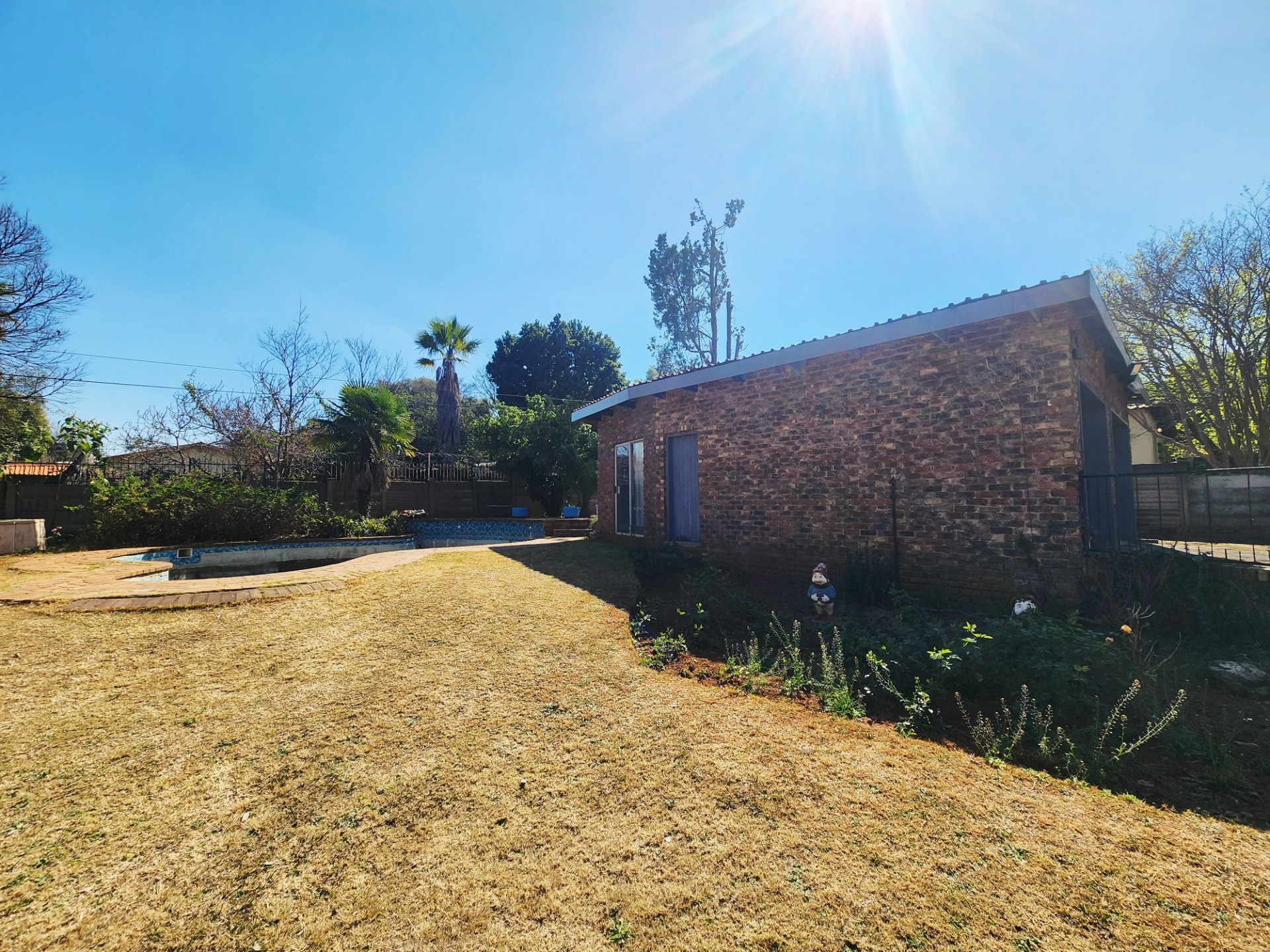4 bedroom house with pool and large stand with lots potential for sale in Valhalla Centurion