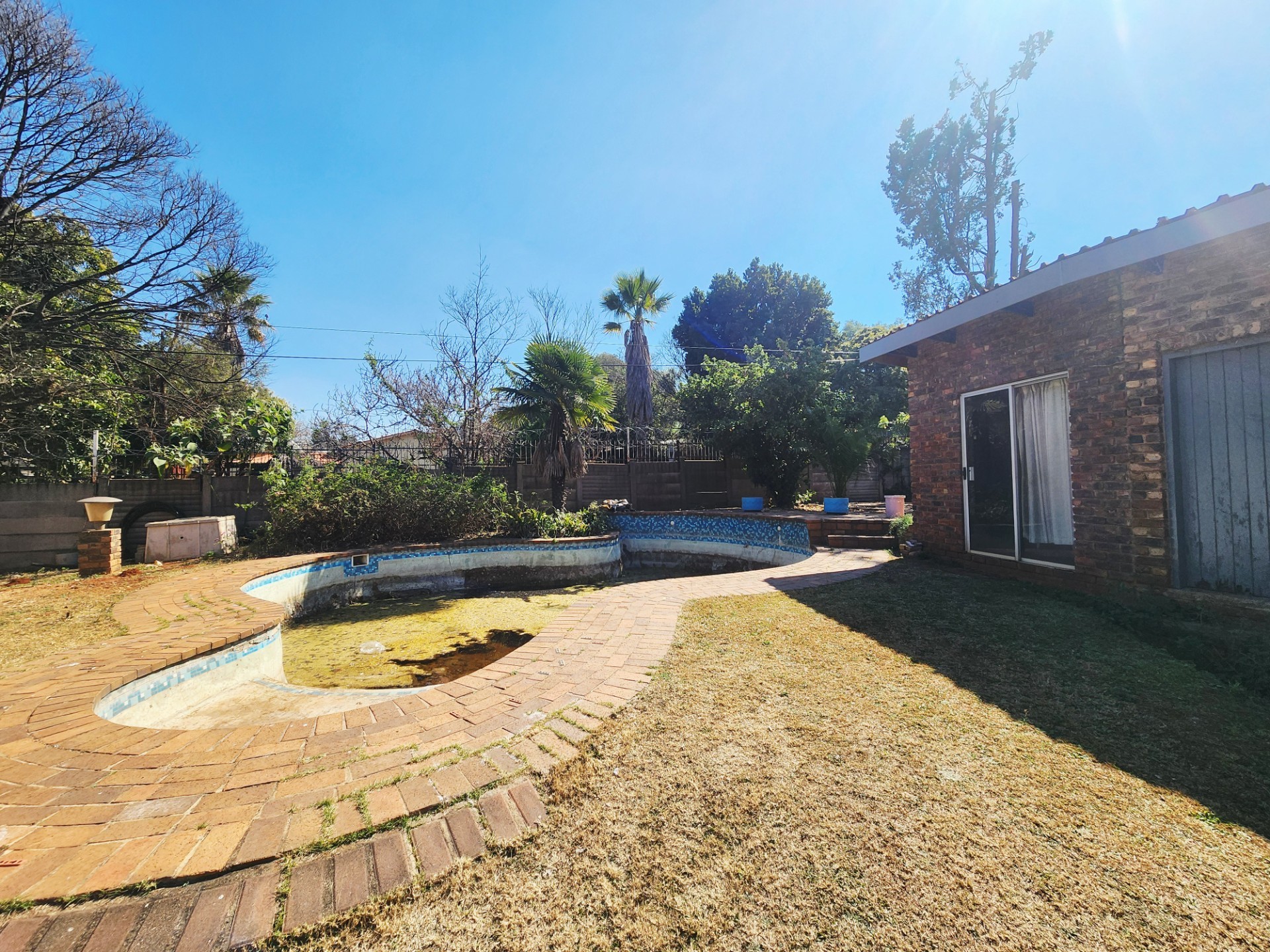 4 bedroom house with pool and large stand with lots potential for sale in Valhalla Centurion