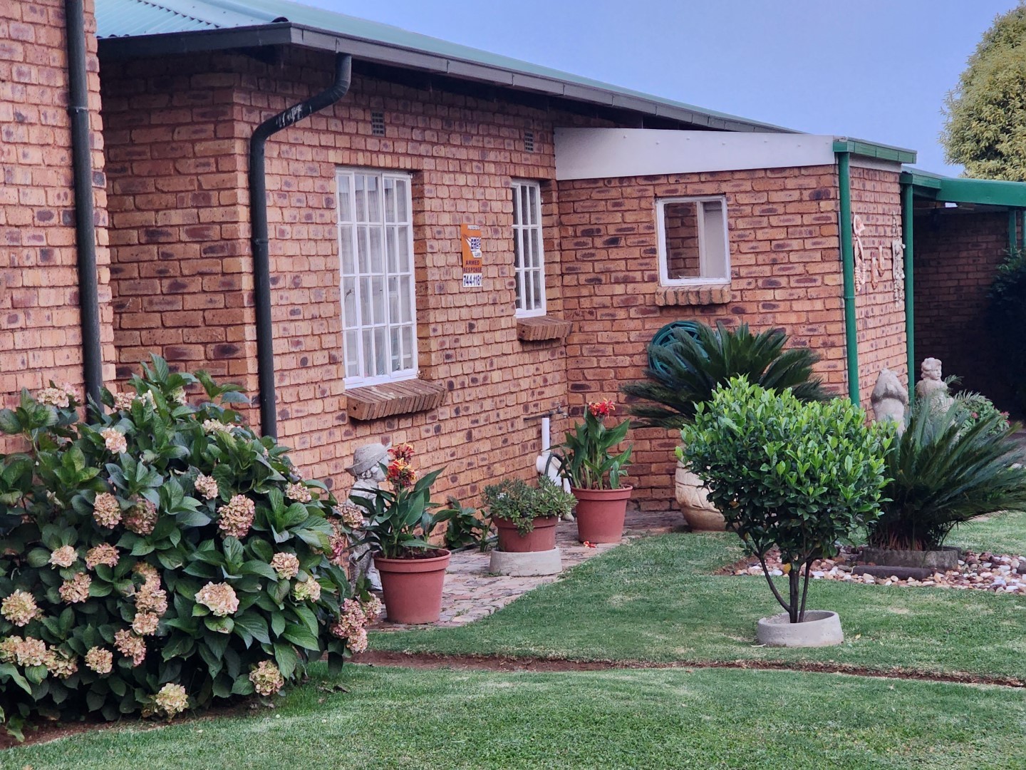Spacious 2-Bedroom Cluster to Rent in Pin Oaks