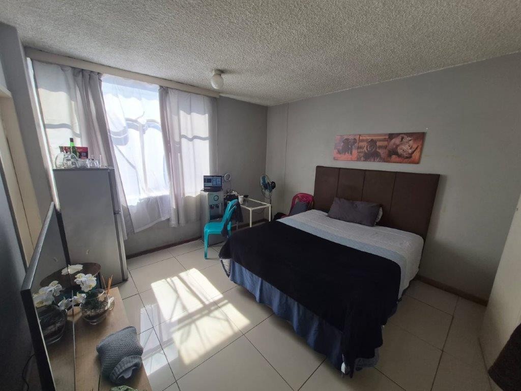 Neat and Secure Residential Apartement in Sunnyside East