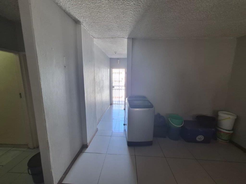 Neat and Secure Residential Apartement in Sunnyside East
