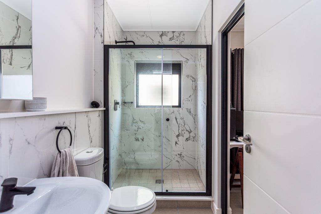 Modern 2-Bedroom Apartment with Spectacular Table Mountain Views