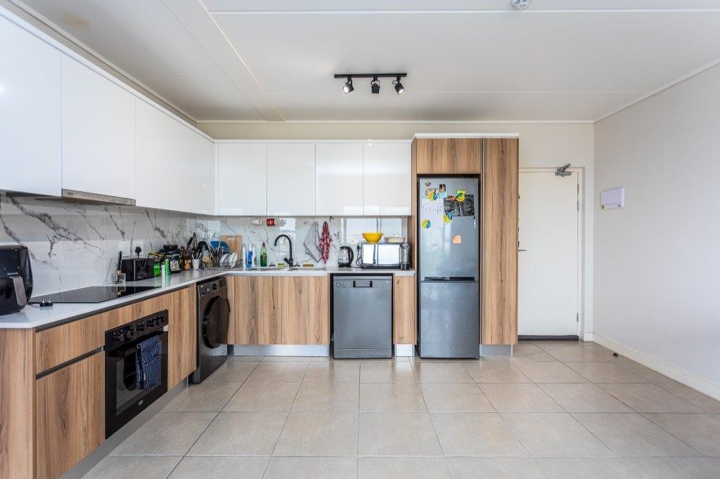 Modern 2-Bedroom Apartment with Spectacular Table Mountain Views