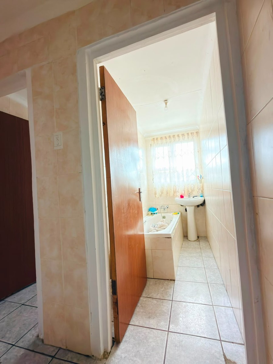 House For Sale in New Brighton, Port Elizabeth