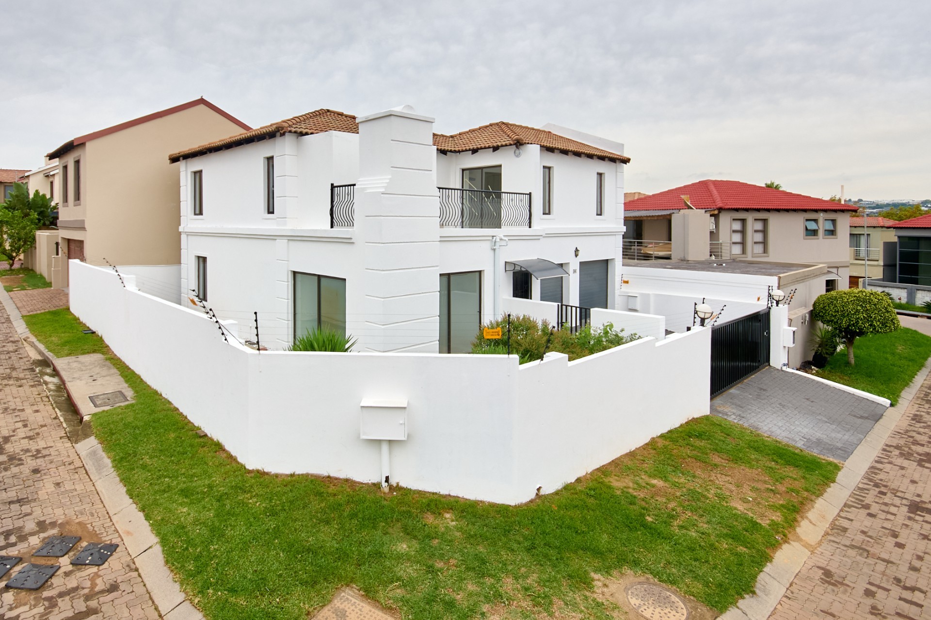 Charming 3-Bedroom House with Private Pool In Halfway Gardens, Midrand