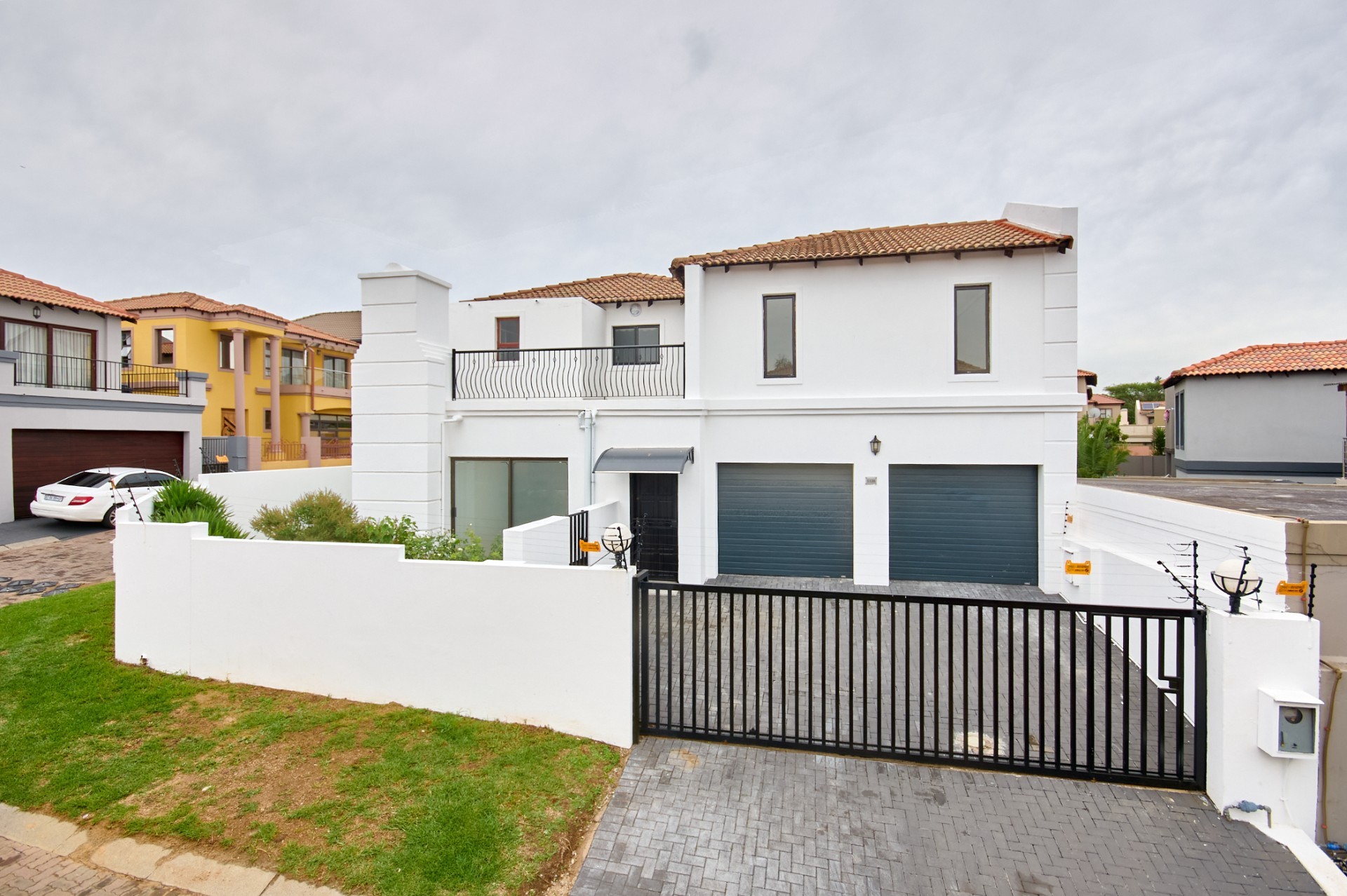 Charming 3-Bedroom House with Private Pool In Halfway Gardens, Midrand