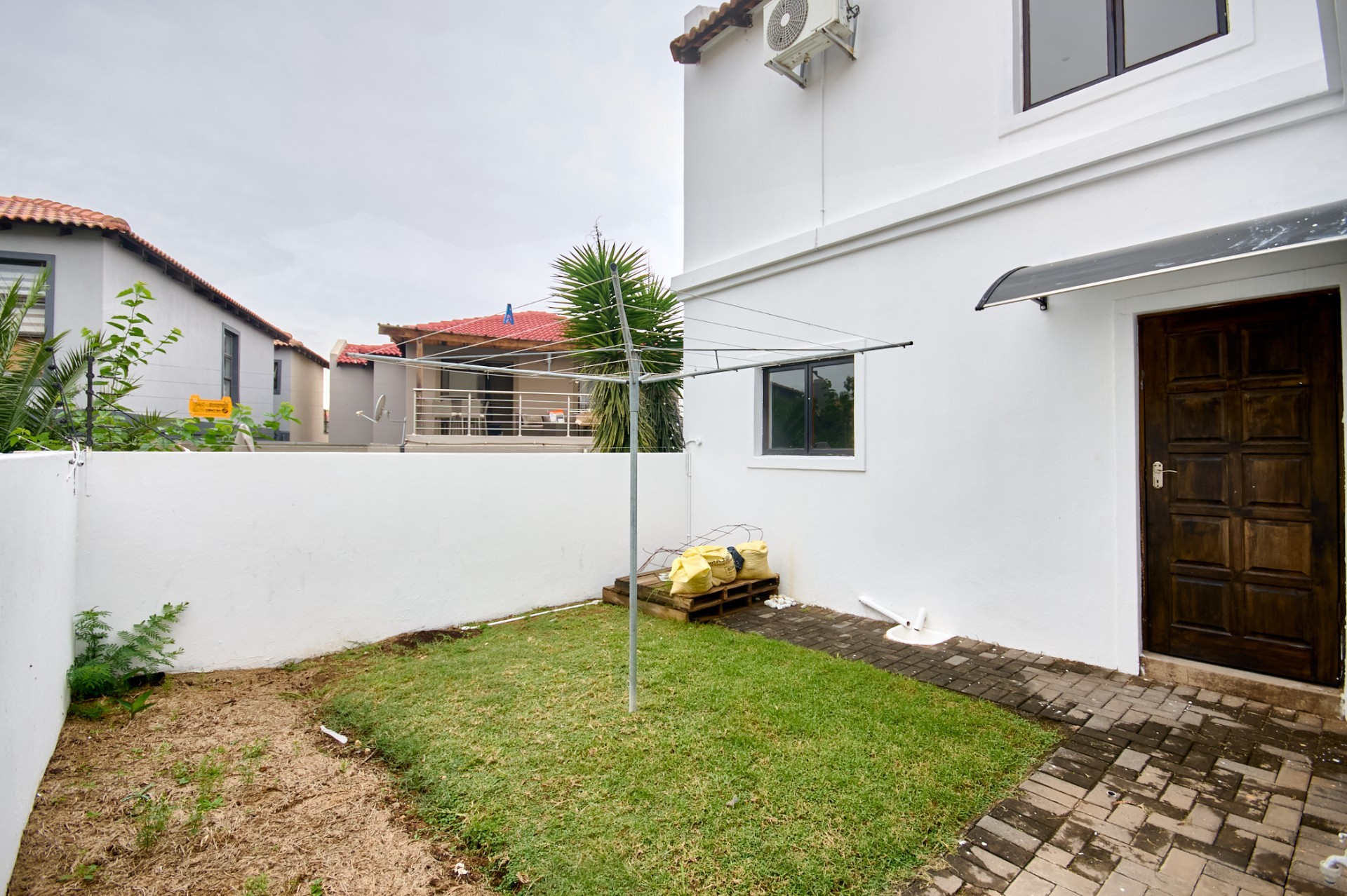 Charming 3-Bedroom House with Private Pool In Halfway Gardens, Midrand
