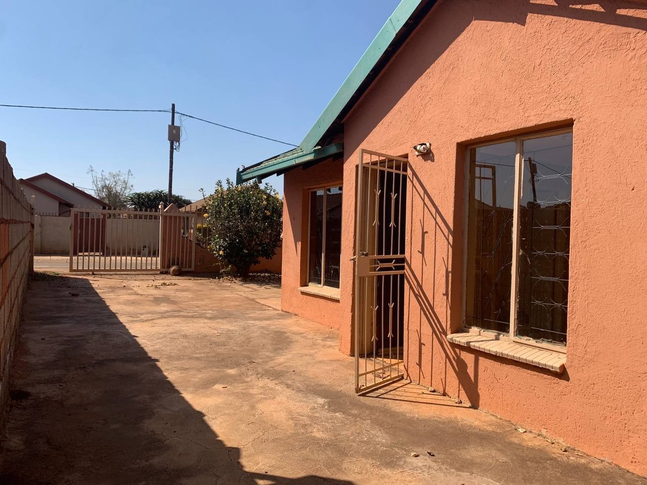 House For Sale in Soshanguve East, Soshanguve