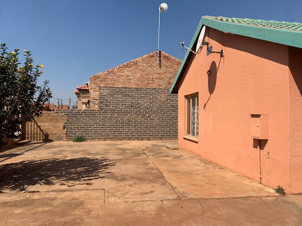 House For Sale in Soshanguve East, Soshanguve
