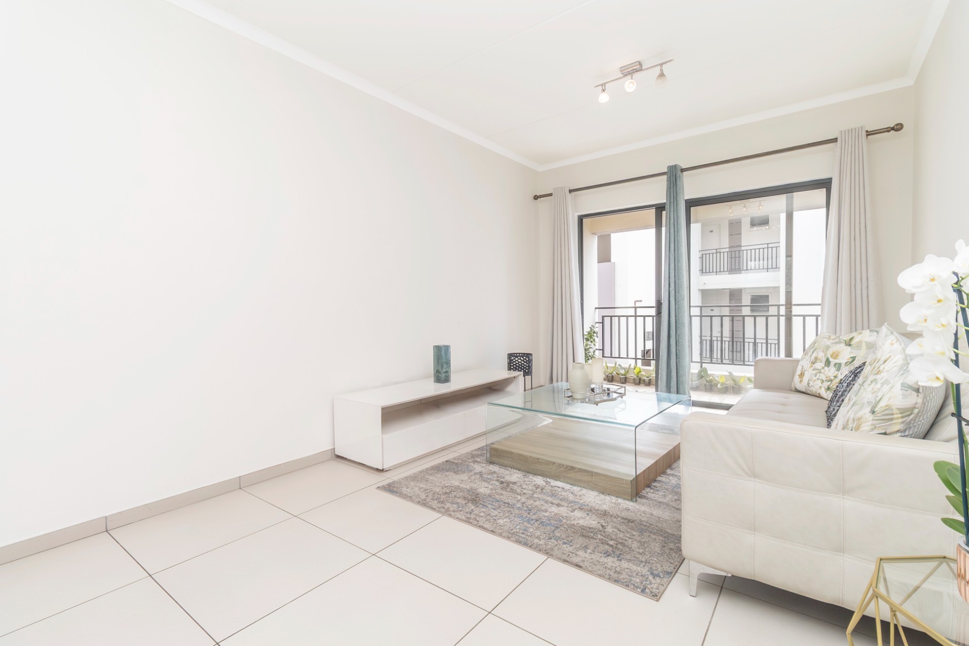 Modern 2 Bedroom Apartment with Excellent Investment Potential in Dainfern, Fourways