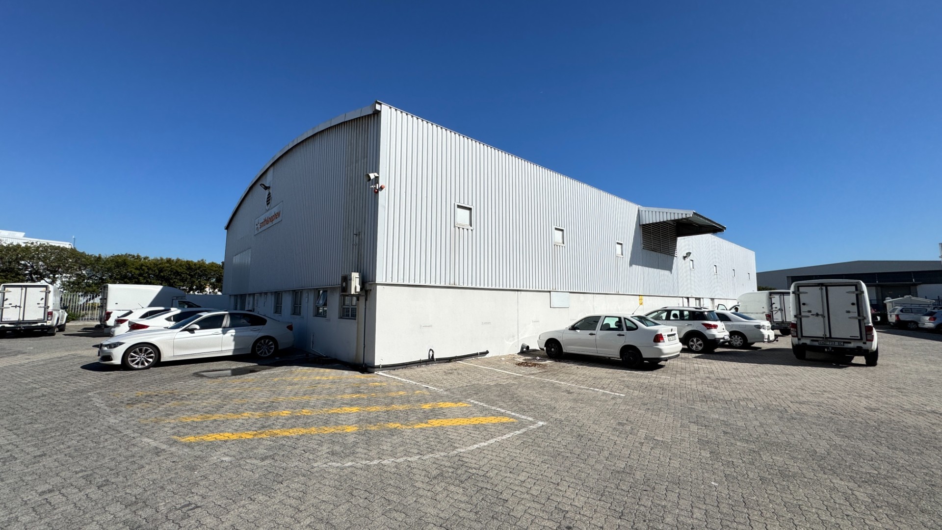 Neat and Secure 1 108m² Warehouse To Let in Montague Gardens, Cape Town | 100 Amp Power