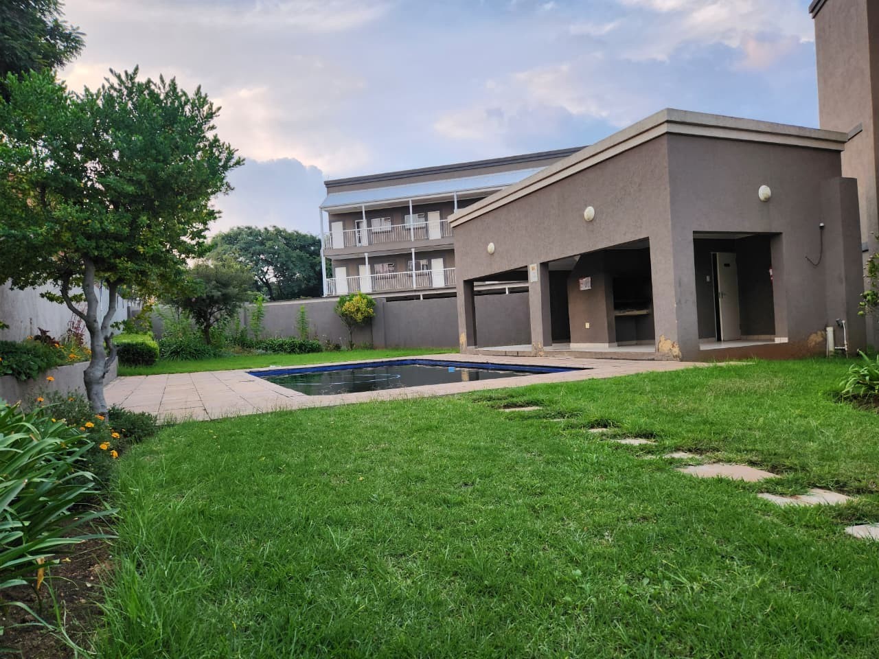 Apartment To Rent in Buccleuch, Sandton