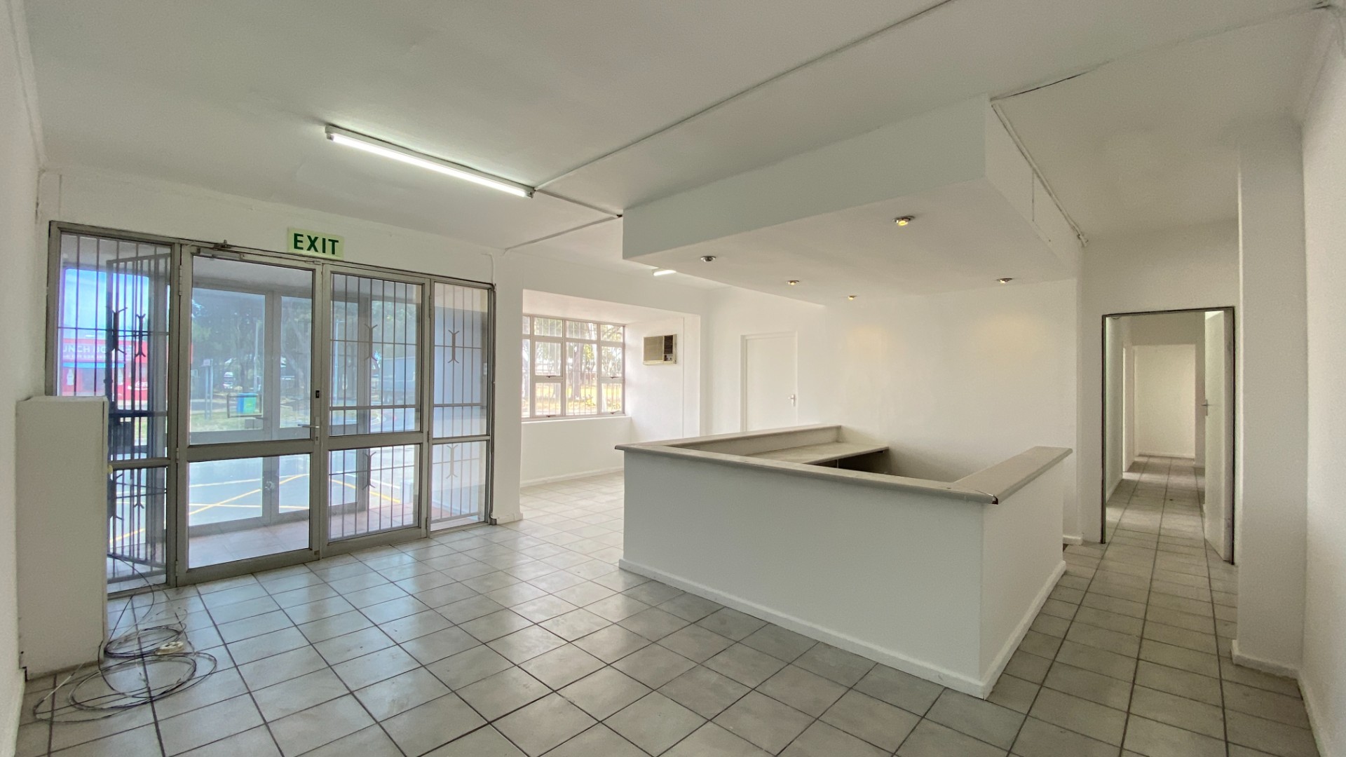 Neat and Secure 1810m² Warehouse With Yard To Let in Epping Industrial, Cape Town