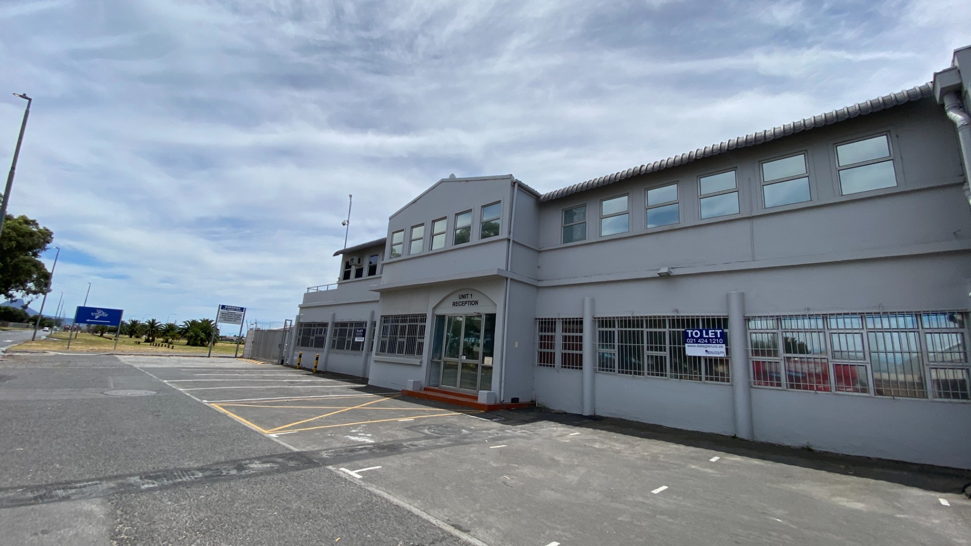 Neat and Secure 1810m² Warehouse With Yard To Let in Epping Industrial, Cape Town