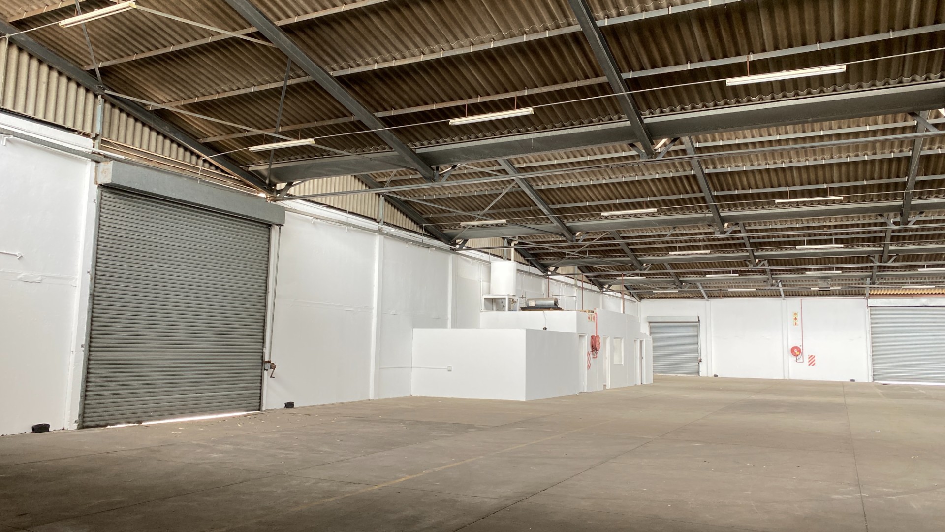 Neat and Secure 1810m² Warehouse With Yard To Let in Epping Industrial, Cape Town
