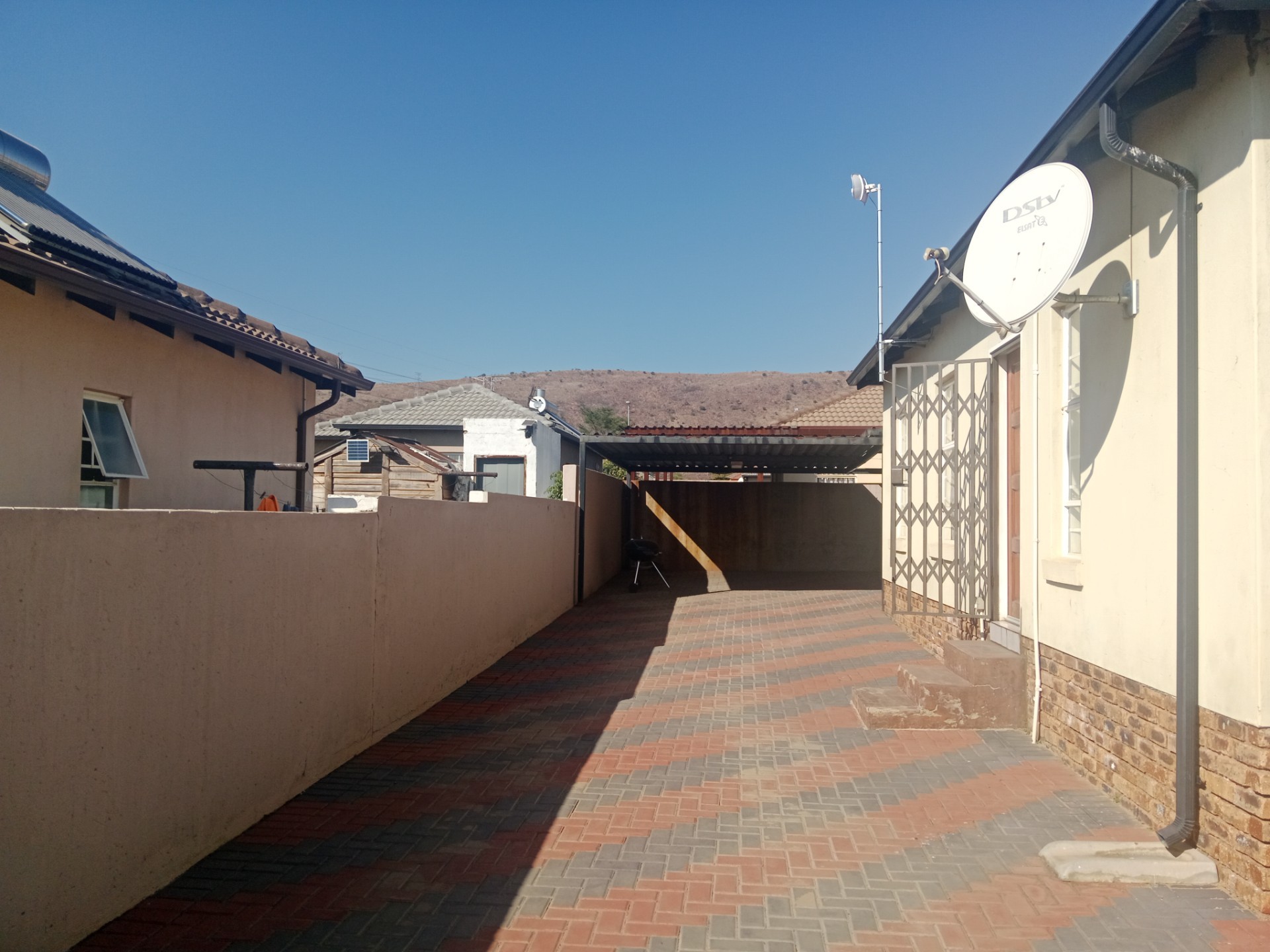 Nice 3 Bedroom House To Rent in Kirkney Village, Pretoria West