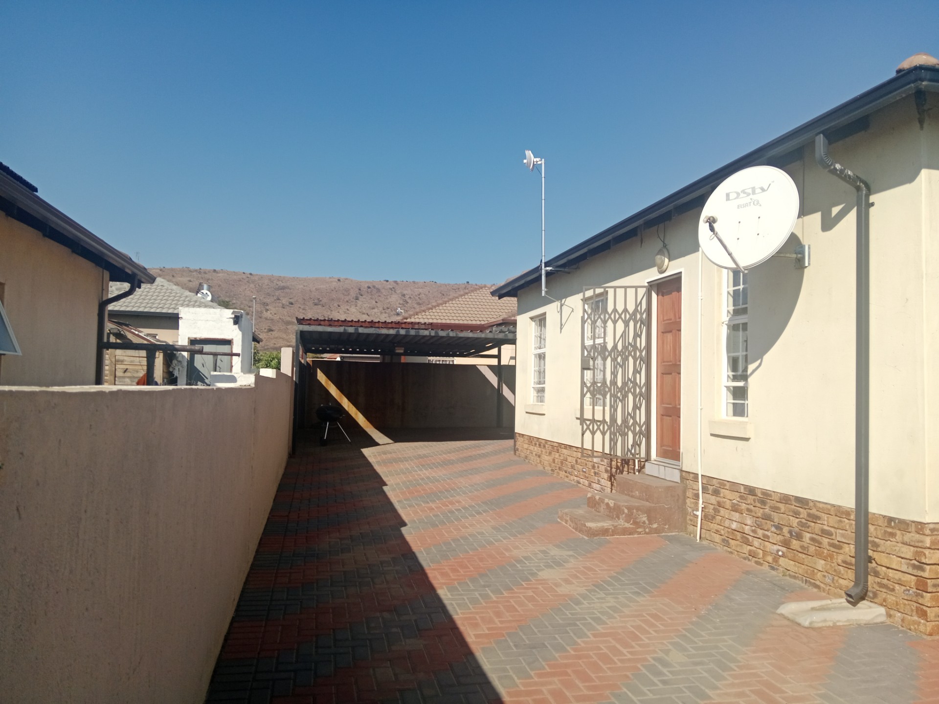 Nice 3 Bedroom House To Rent in Kirkney Village, Pretoria West