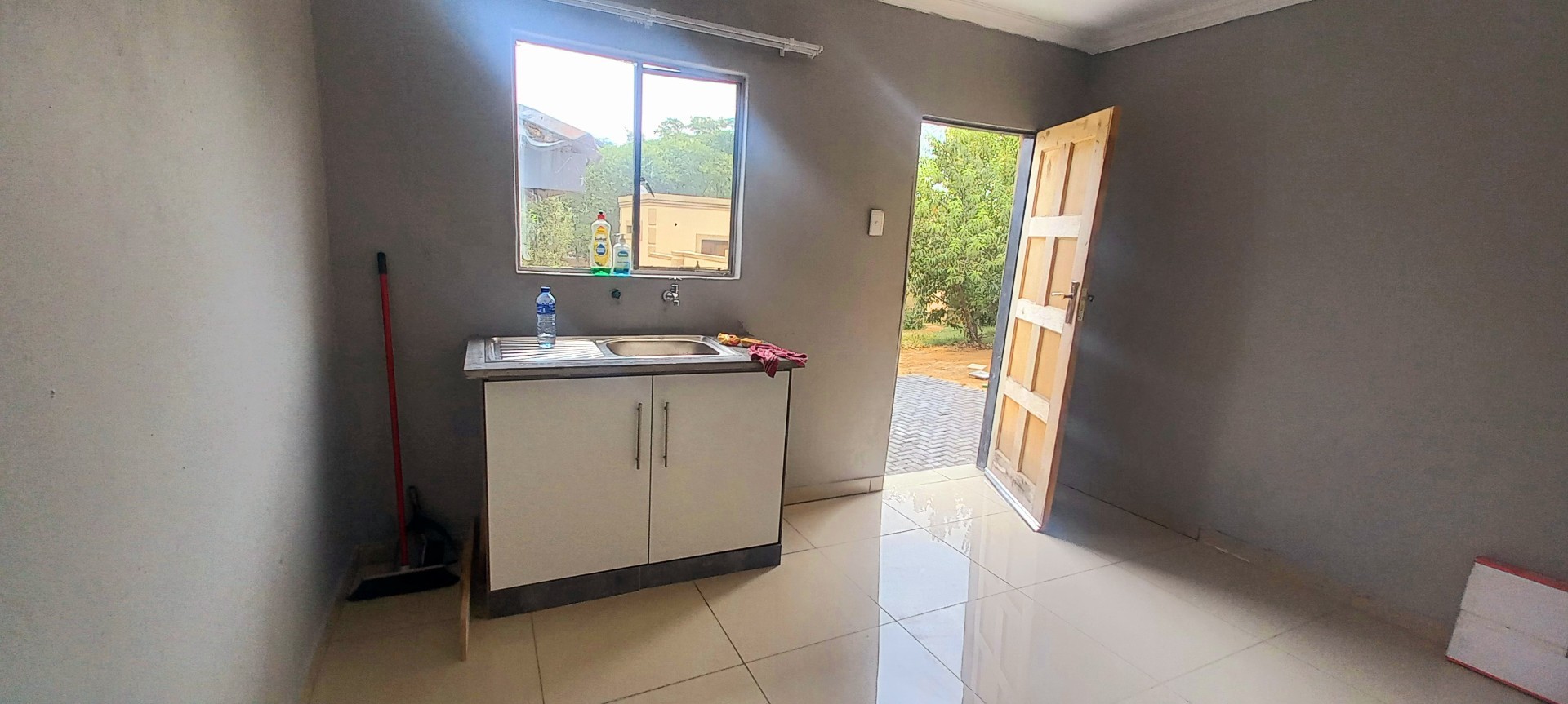 1 bedroom cottage is available for rental in CORLETT GARDENS JOHANNESBURG