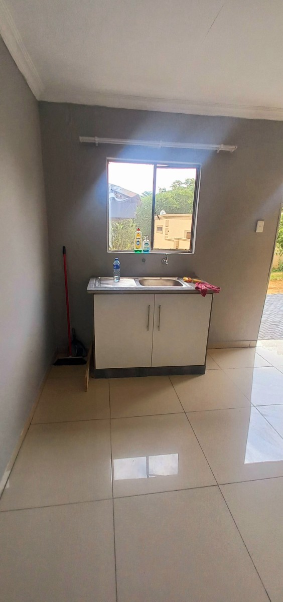 1 bedroom cottage is available for rental in CORLETT GARDENS JOHANNESBURG