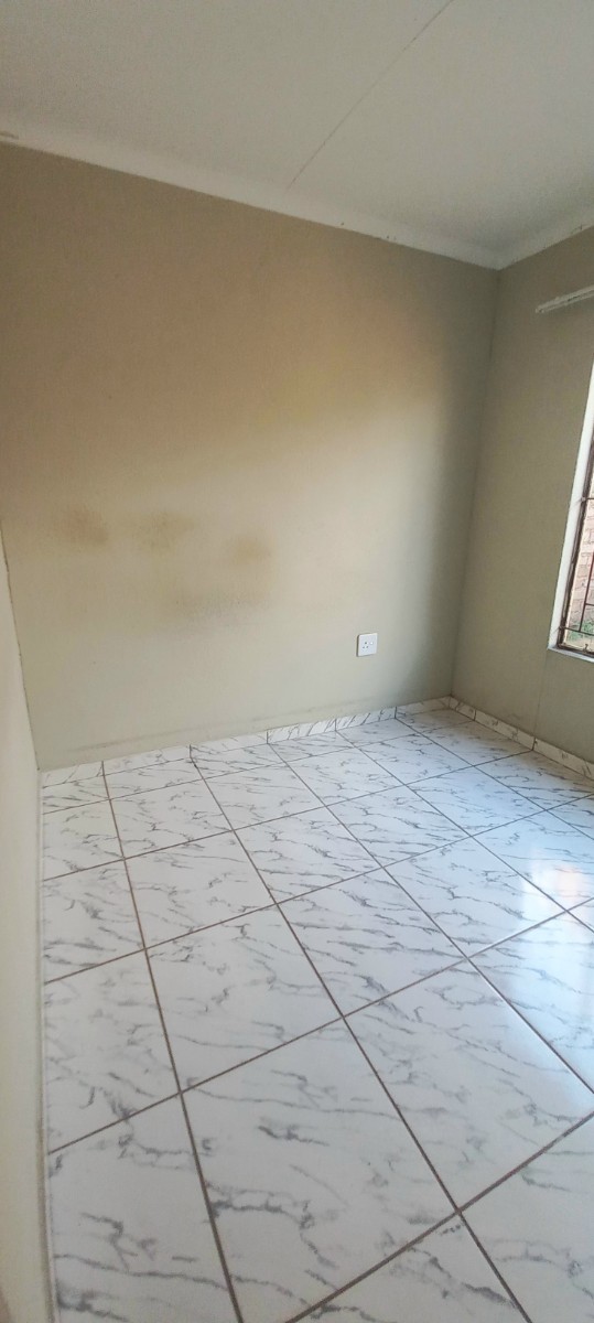 2 bedroom house available for rental immediately in Soshanguve block vv