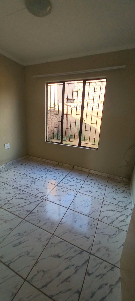 2 bedroom house available for rental immediately in Soshanguve block vv