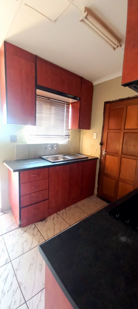 2 bedroom house available for rental immediately in Soshanguve block vv