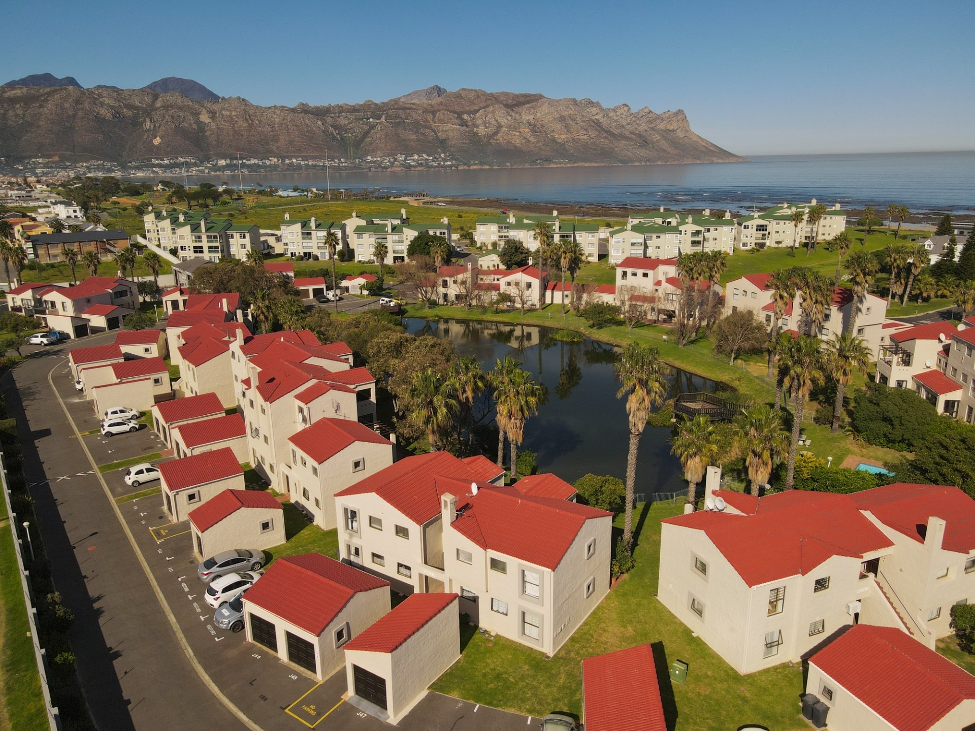 Apartment To Rent in Greenways Golf Estate, Strand