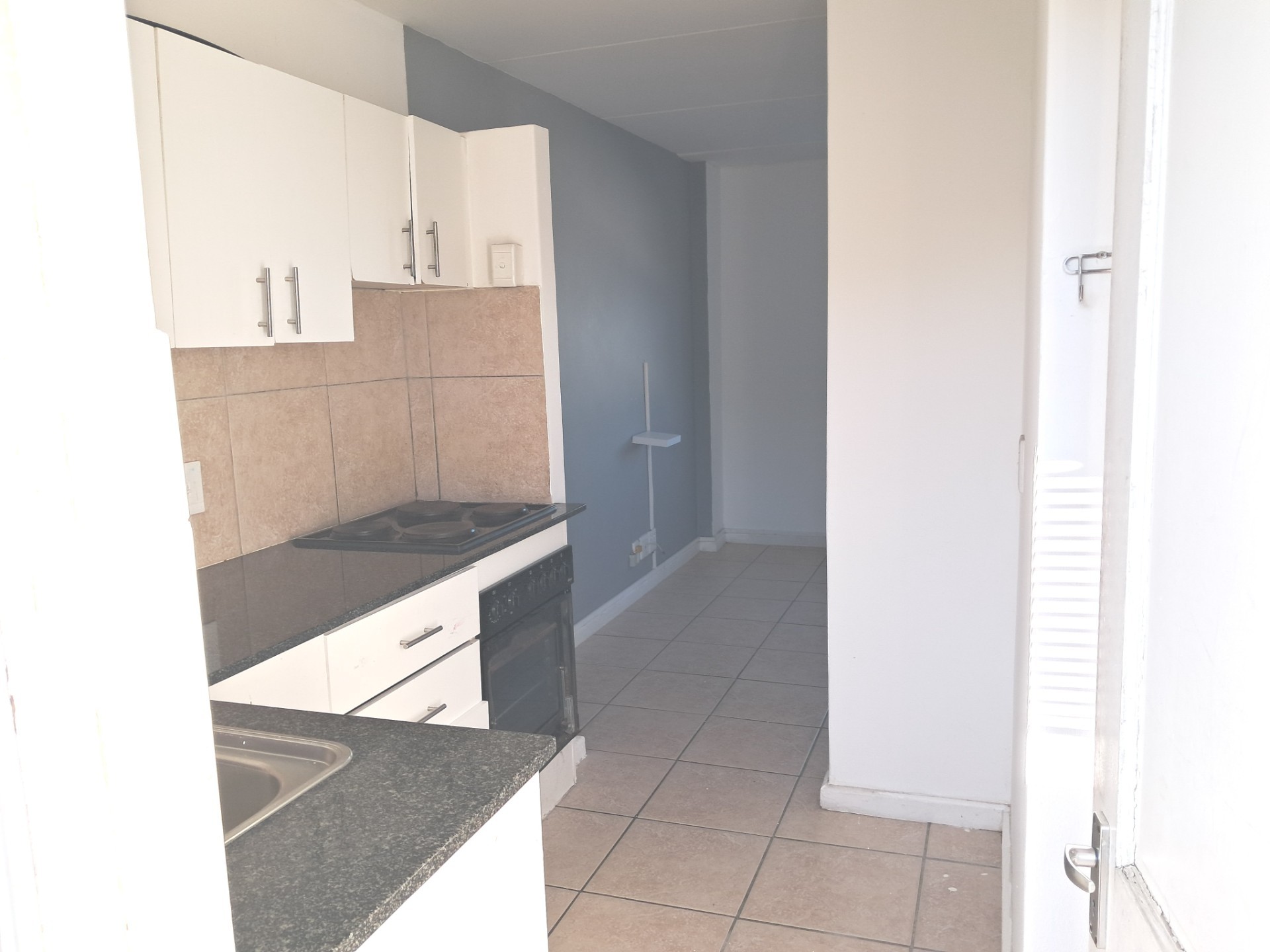 Unfurnished Studio apartment To Rent at The Square on Tenth