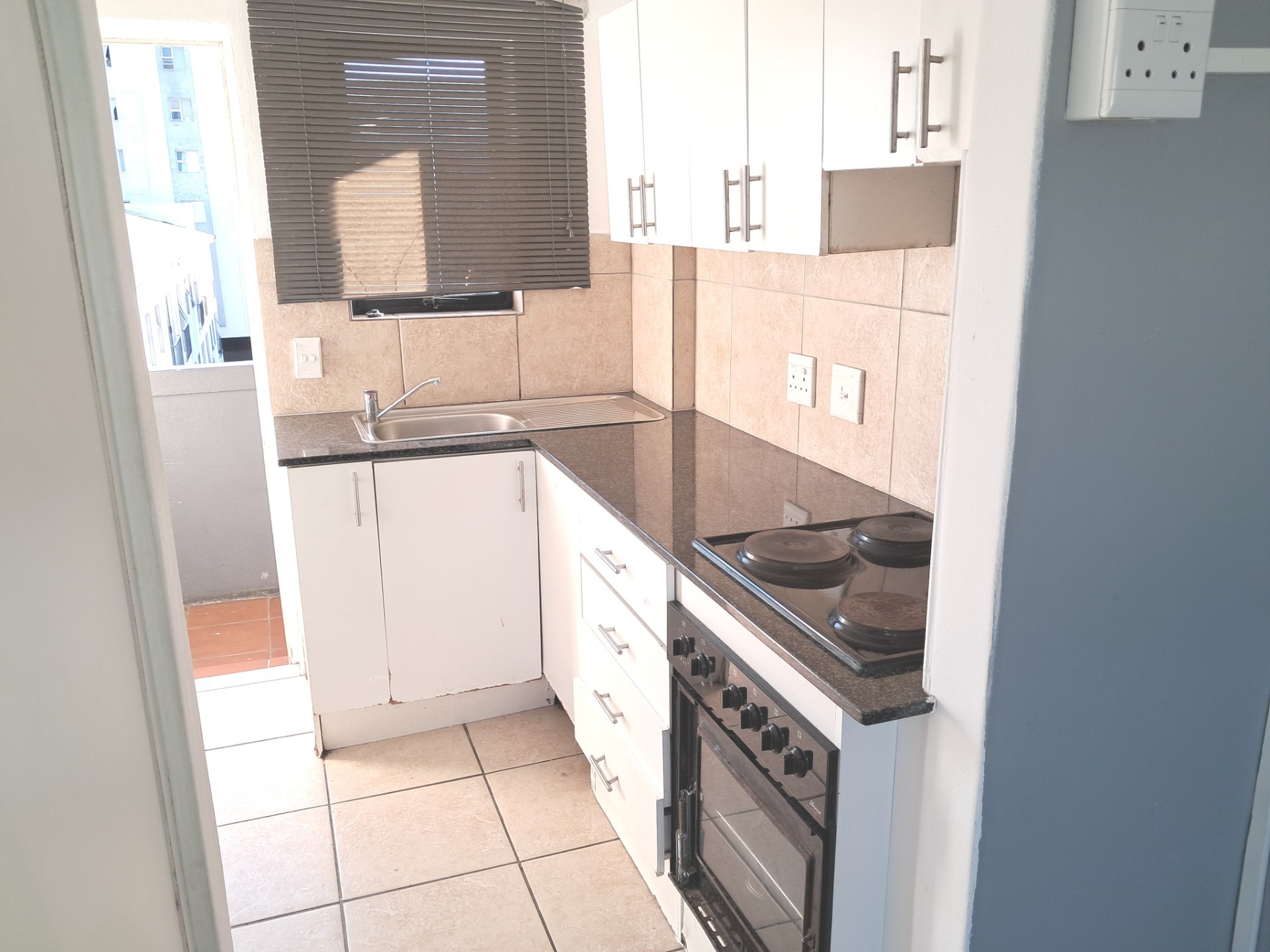Unfurnished Studio apartment To Rent at The Square on Tenth
