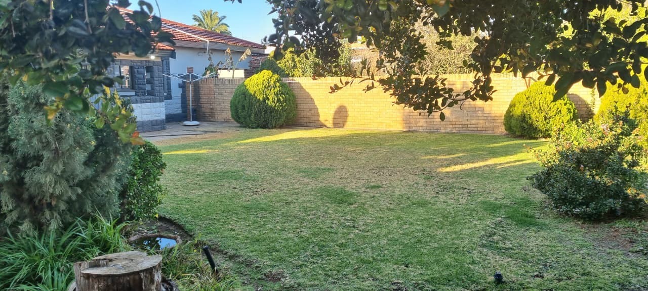 Spacious Family Home with separate 2 bedroom flat in Rhodesdene